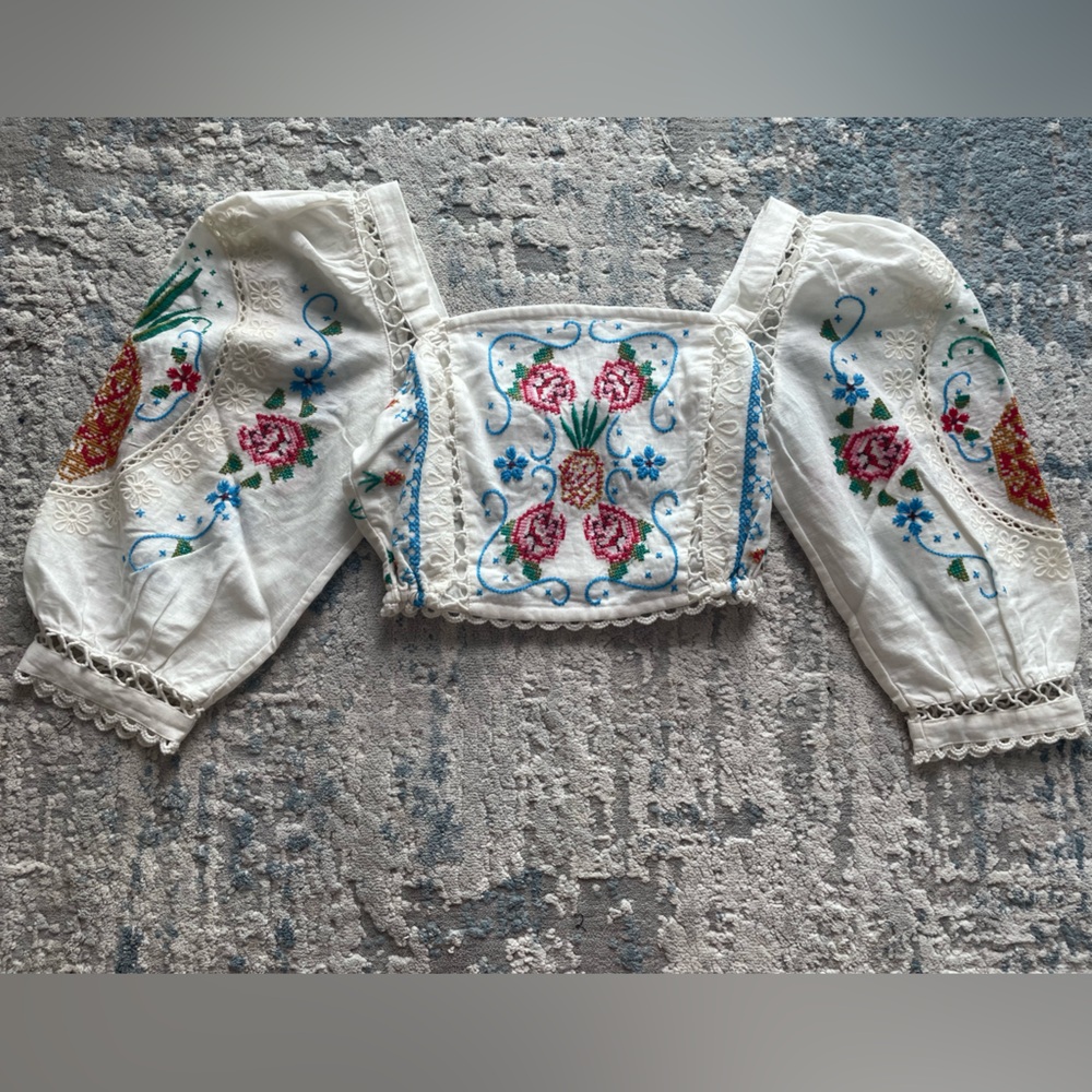 NWT FARM Rio Embroidered Off-white Crop top